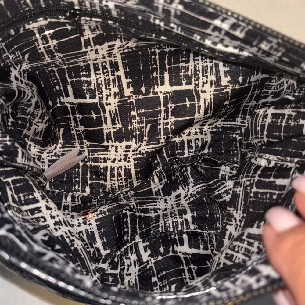 BLACK SILVER METALLIC FAUX SNAKESKIN DESIGN CLUTCH SOFT PLEATHER LIKE MATERIAL